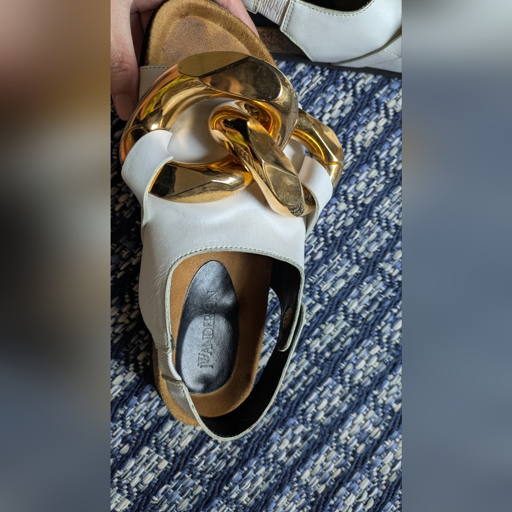 JW ANDERSON White and Gold Chain Leather Sandals - Picture 5 of 14